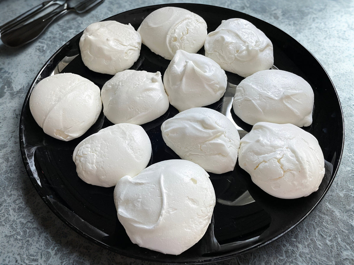 12 Gluten & dairy free meringues