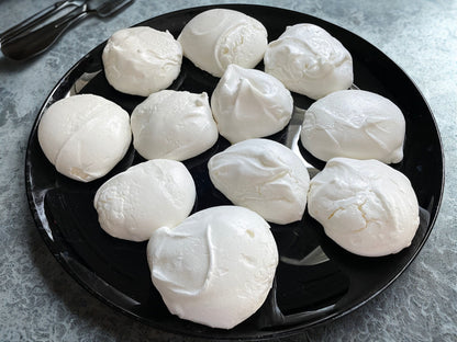 12 Gluten & dairy free meringues